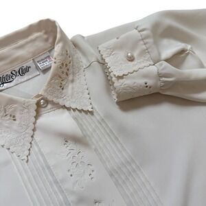 Yves St. Clair Vintage Cream Eyelet Embroidered Pintuck Blouse Pearl Button L